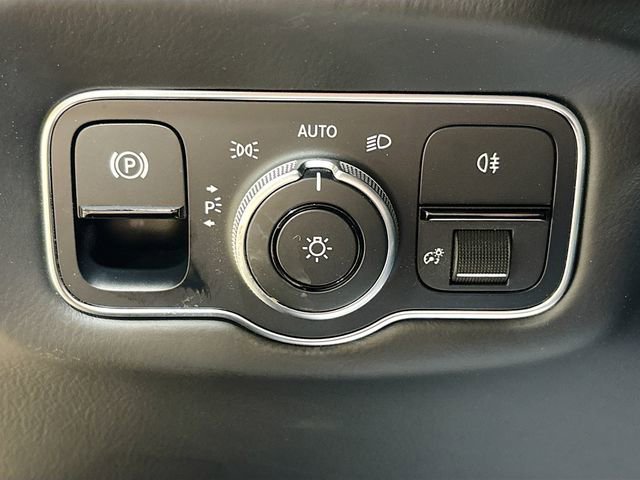 Used 2020 Aston Martin V8 Vantage Coupe image 12