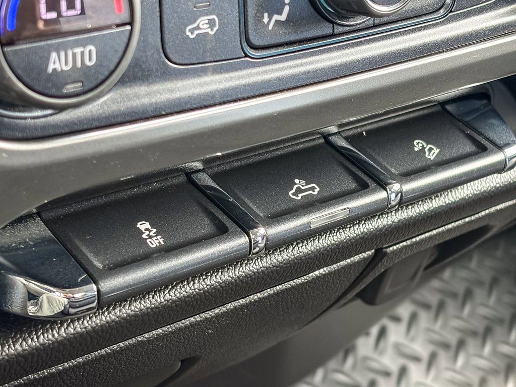 Used 2018 Chevrolet Silverado 1500 LT w/ All Star Edition AWD/4WD image 33