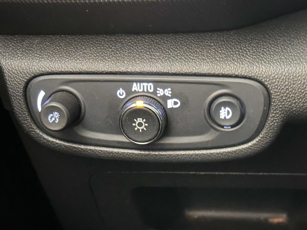 Certified 2022 Chevrolet TrailBlazer LT w/ Convenience Package FWD image 22