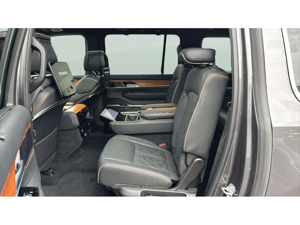 Used 2025 Jeep Grand Wagoneer L Series III w/ Rear Seat Video Group 1 AWD/4WD image 13