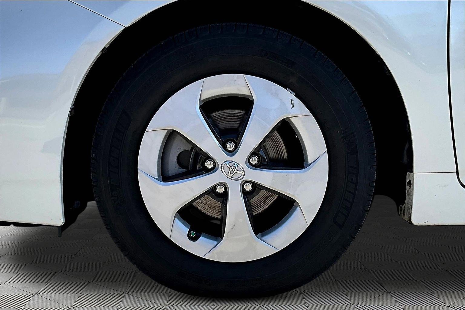 Used 2014 Toyota Prius Four image 31