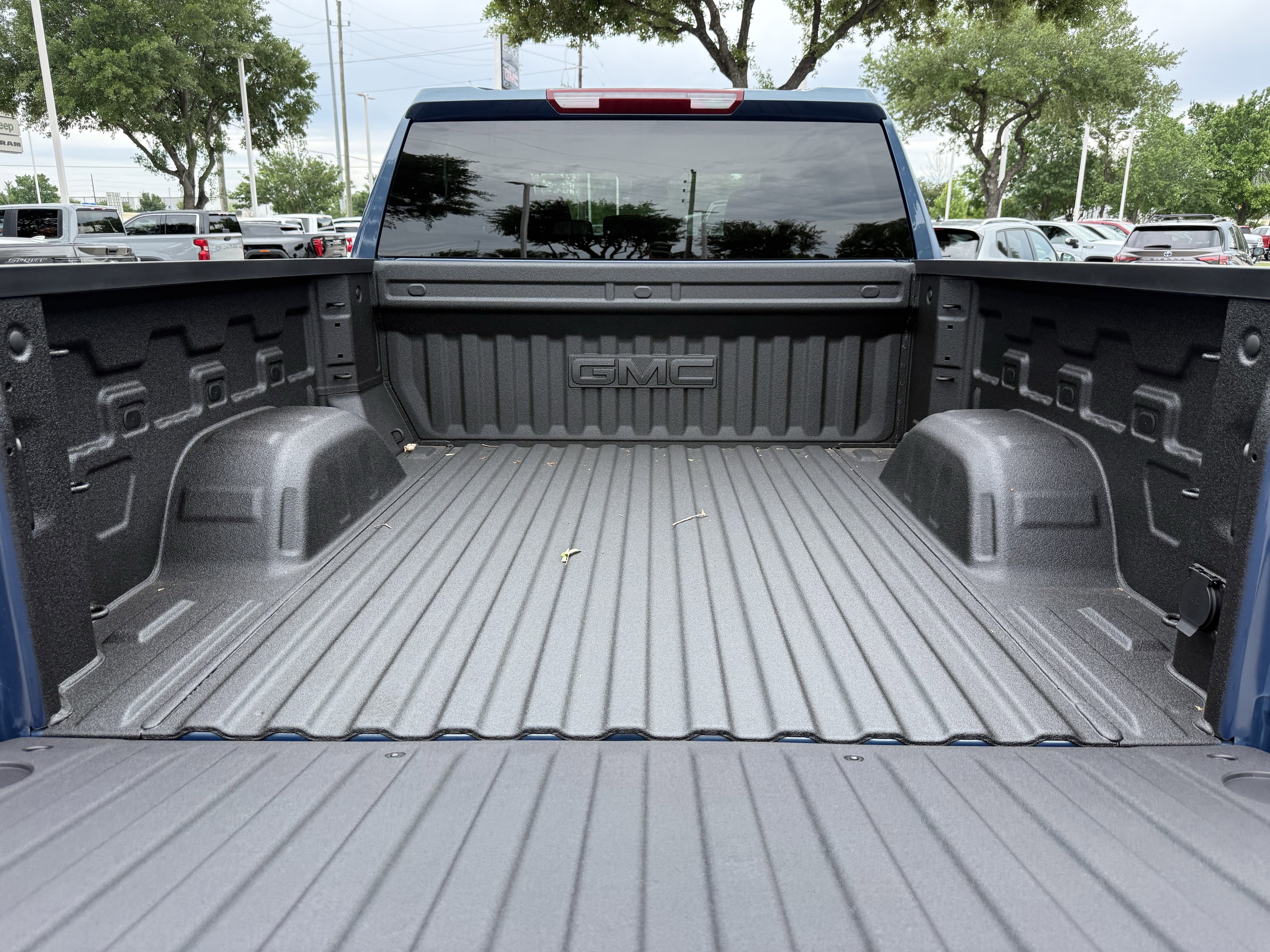 Used 2026 GMC Sierra 1500 Elevation image 30