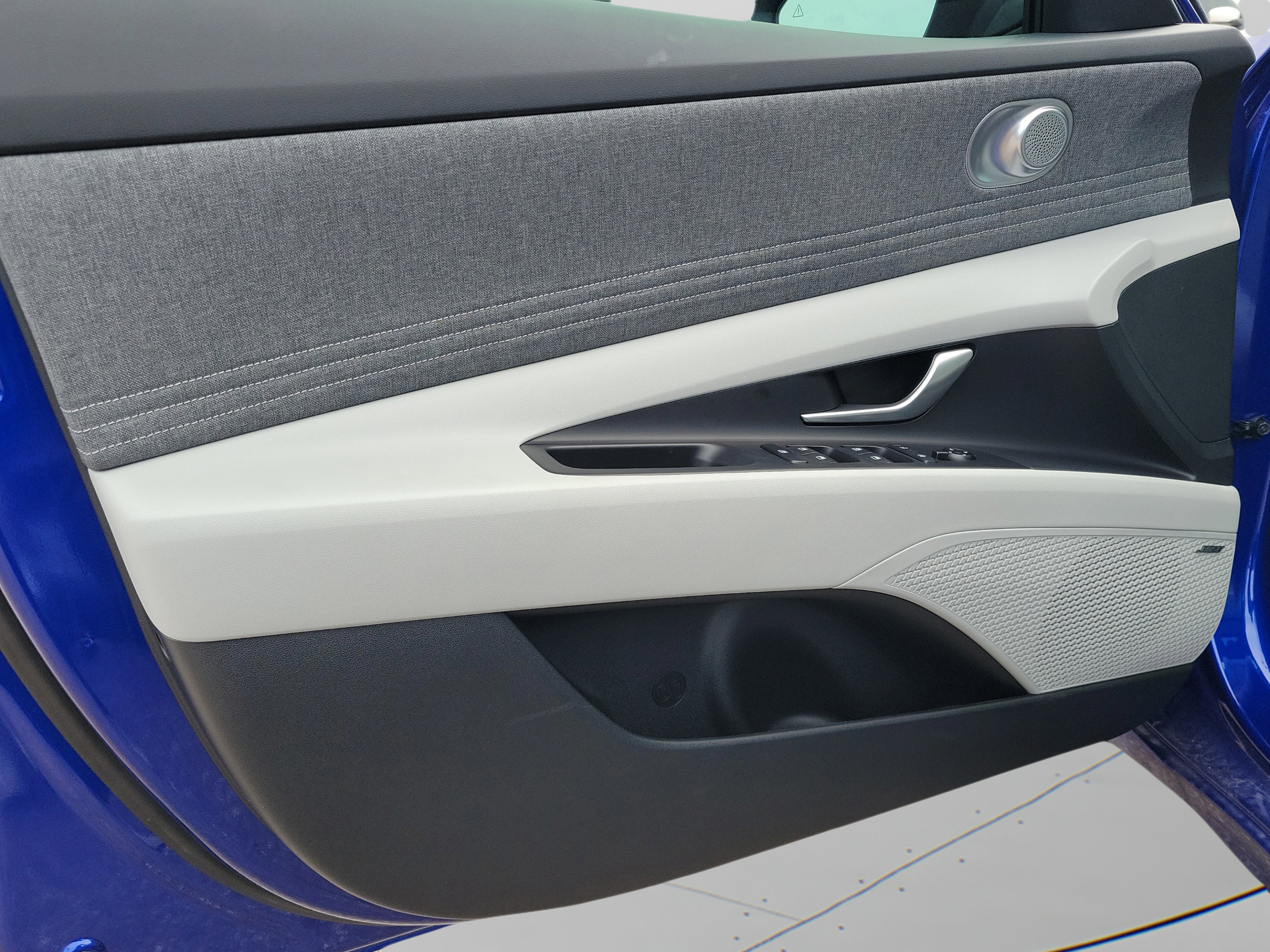 Certified 2025 Hyundai Elantra Limited FWD image 18