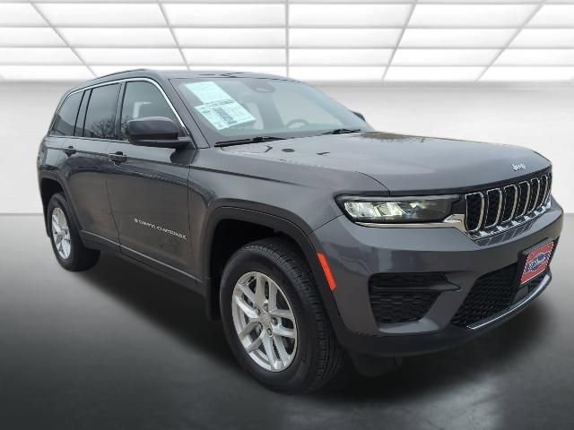 Used 2024 Jeep Grand Cherokee Laredo X image 1