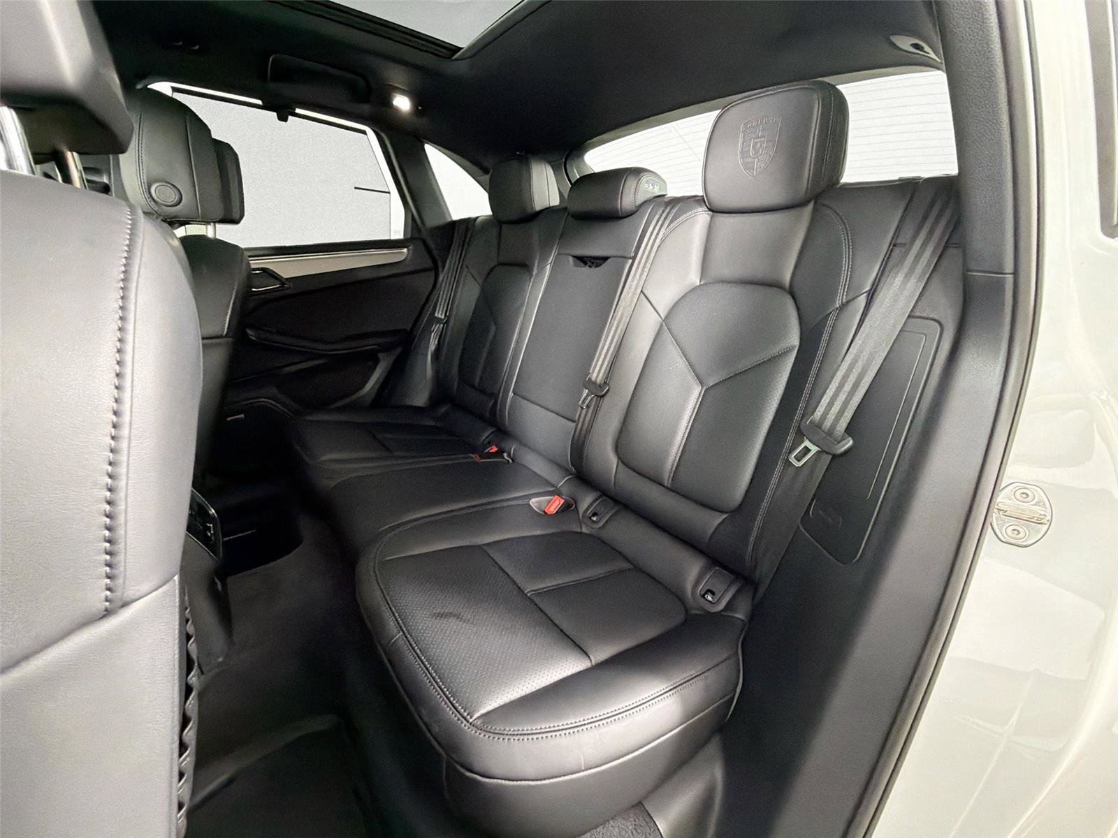 Certified 2026 Porsche Macan Turbo AWD/4WD image 26