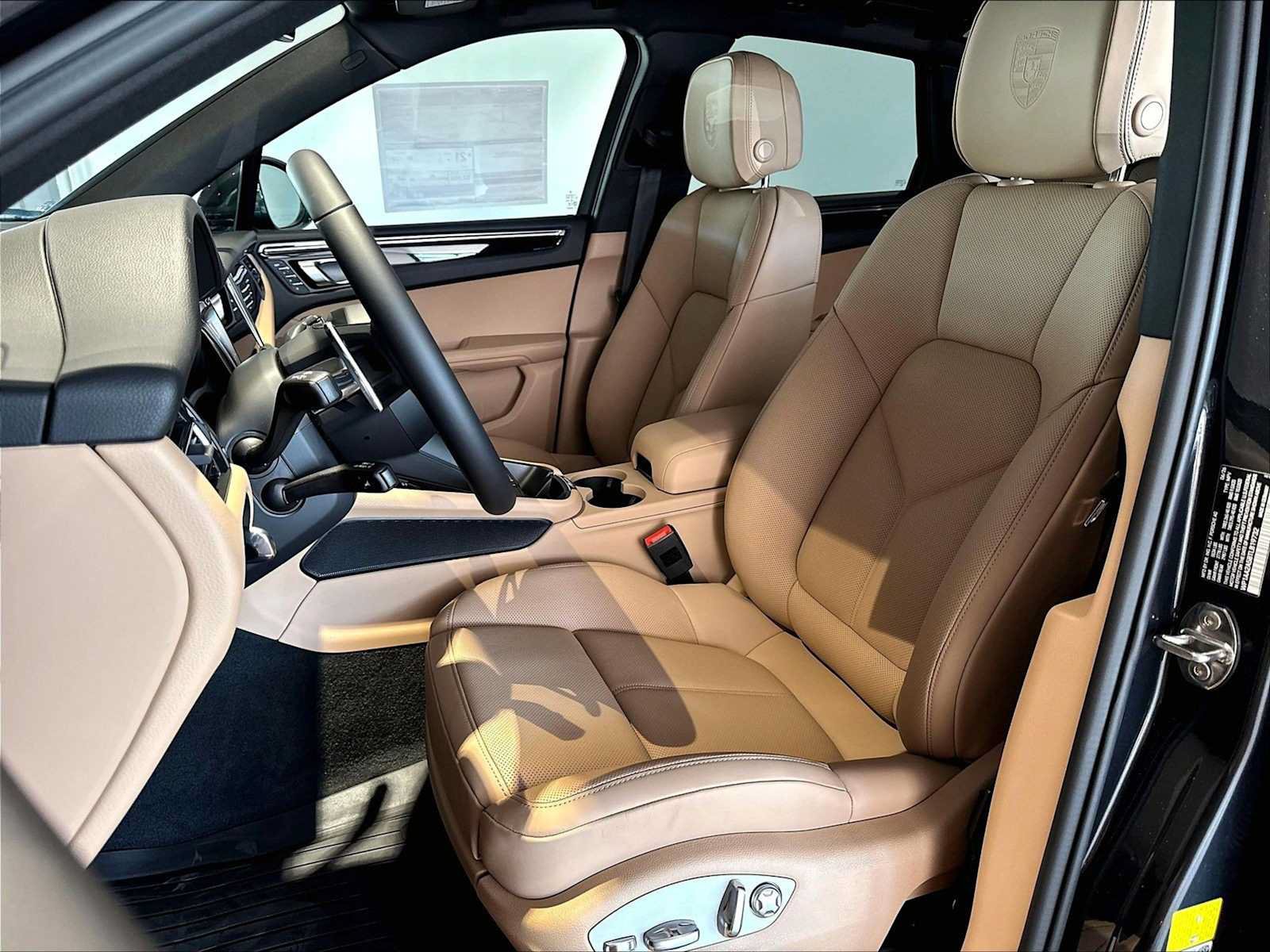 New 2026 Porsche Macan AWD/4WD image 5