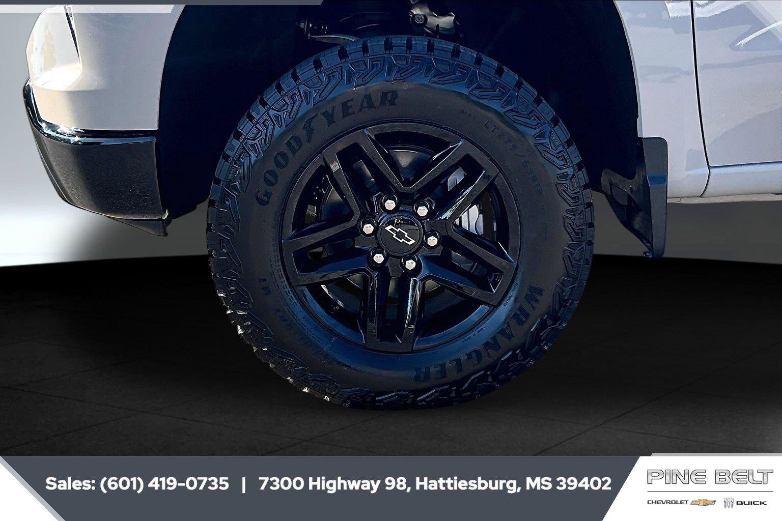 New 2026 Chevrolet Silverado 1500 Custom Trail Boss w/ LPO, Dark Essentials Package AWD/4WD image 8