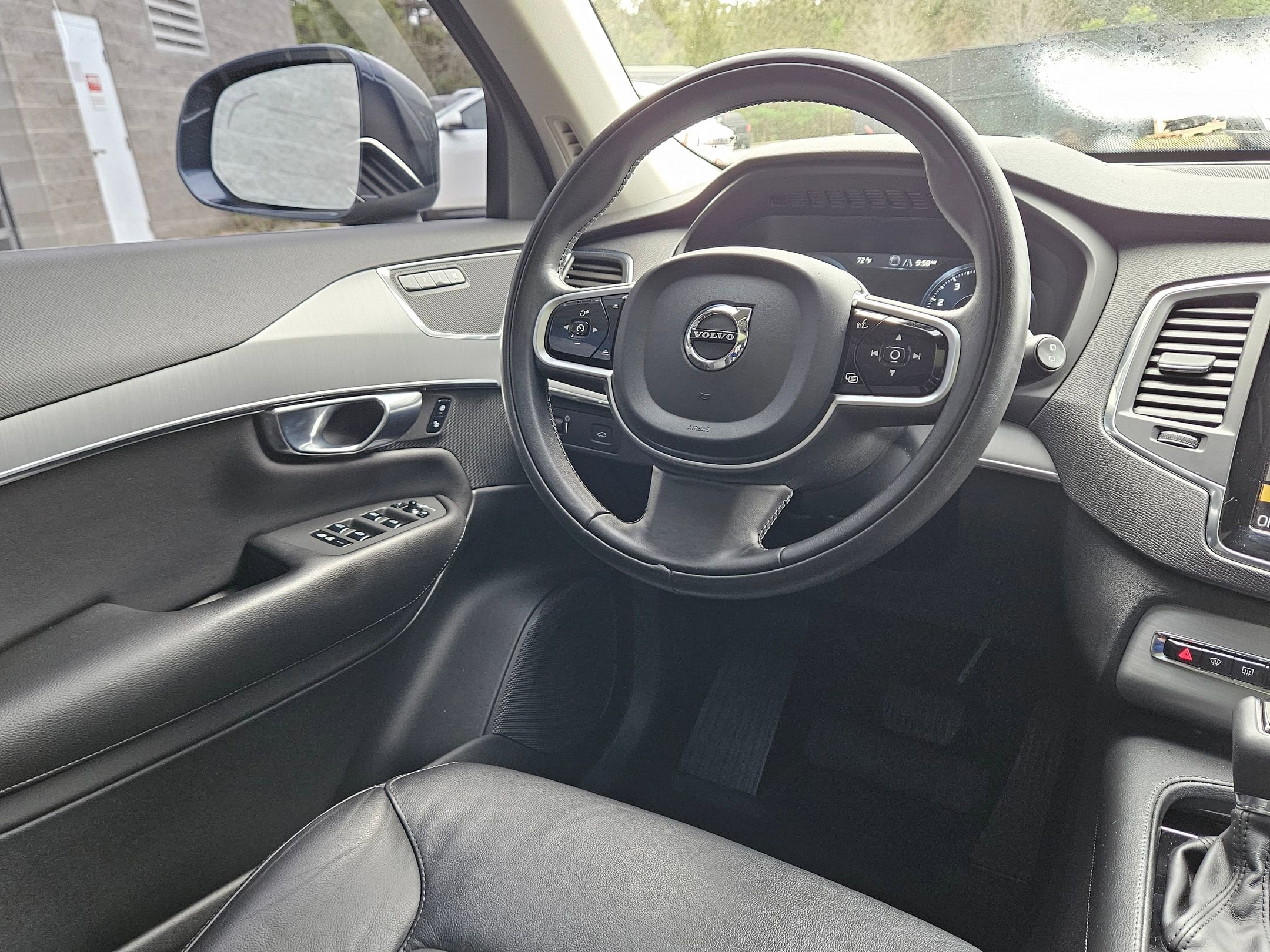 Used 2021 Volvo XC90 T5 Momentum w/ Climate Package image 9