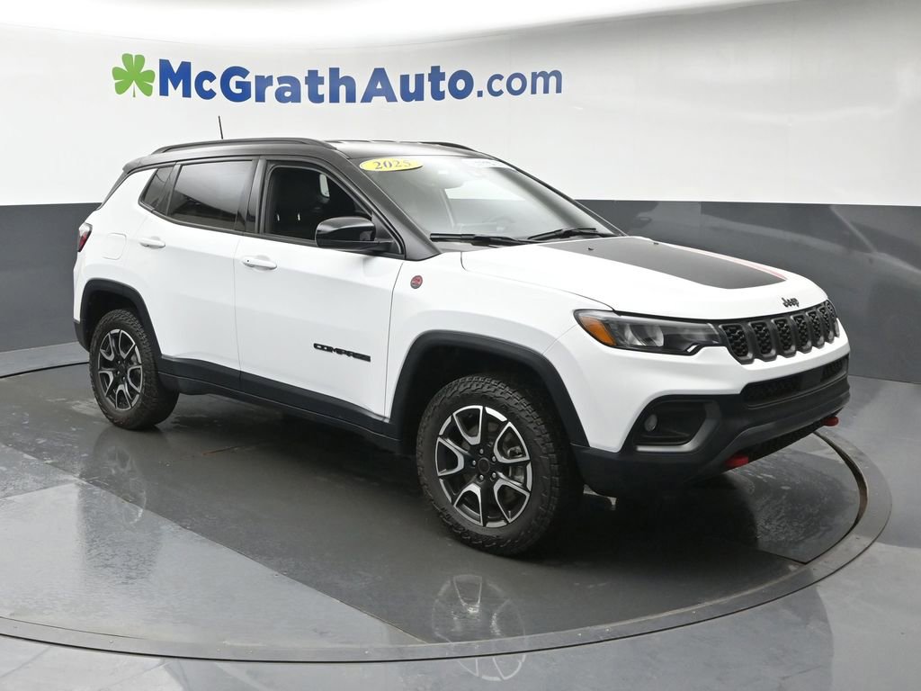 Used 2025 Jeep Compass Trailhawk w/ Trailhawk Convenience Group AWD/4WD image 2