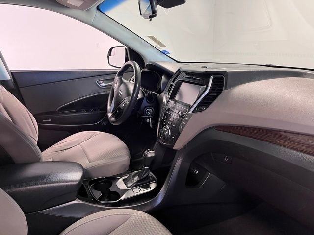 Used 2017 Hyundai Santa Fe SE image 10