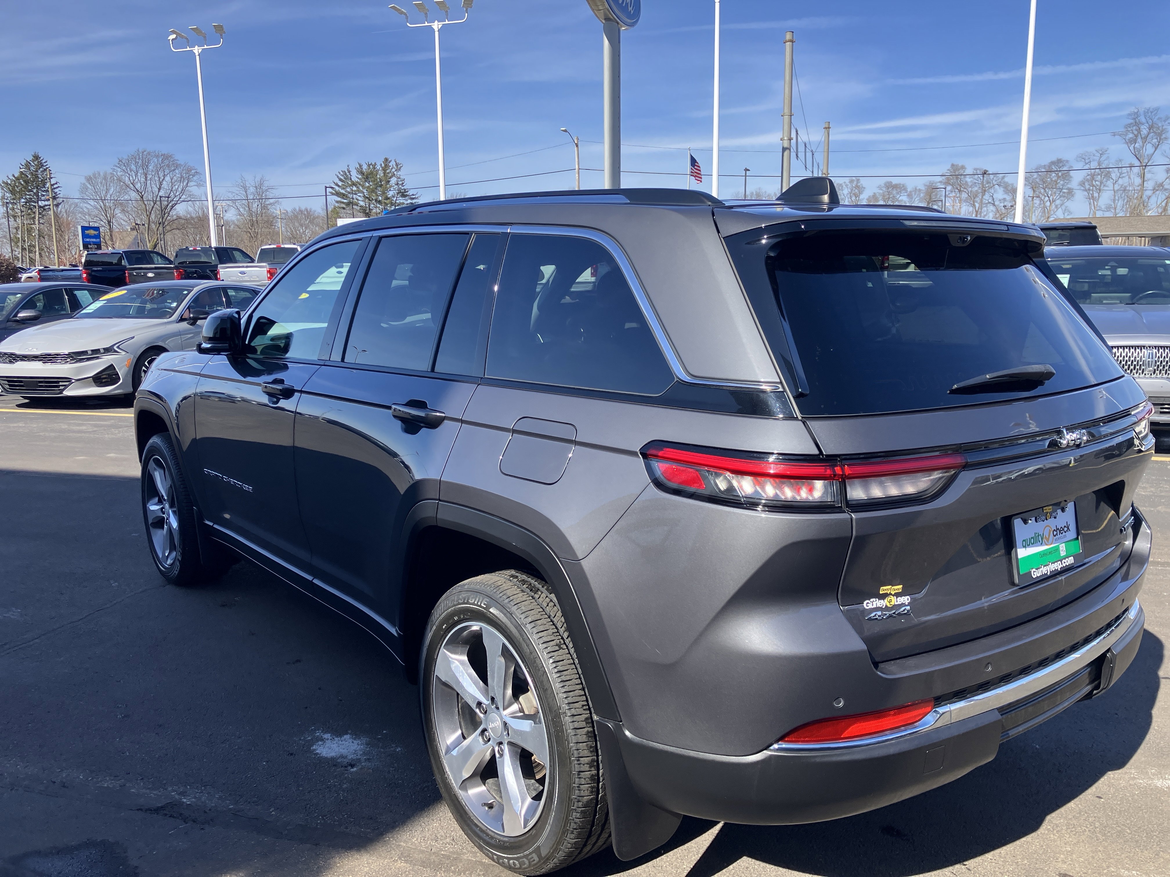 Used 2022 Jeep Grand Cherokee Limited w/ Luxury Tech Group II image 5