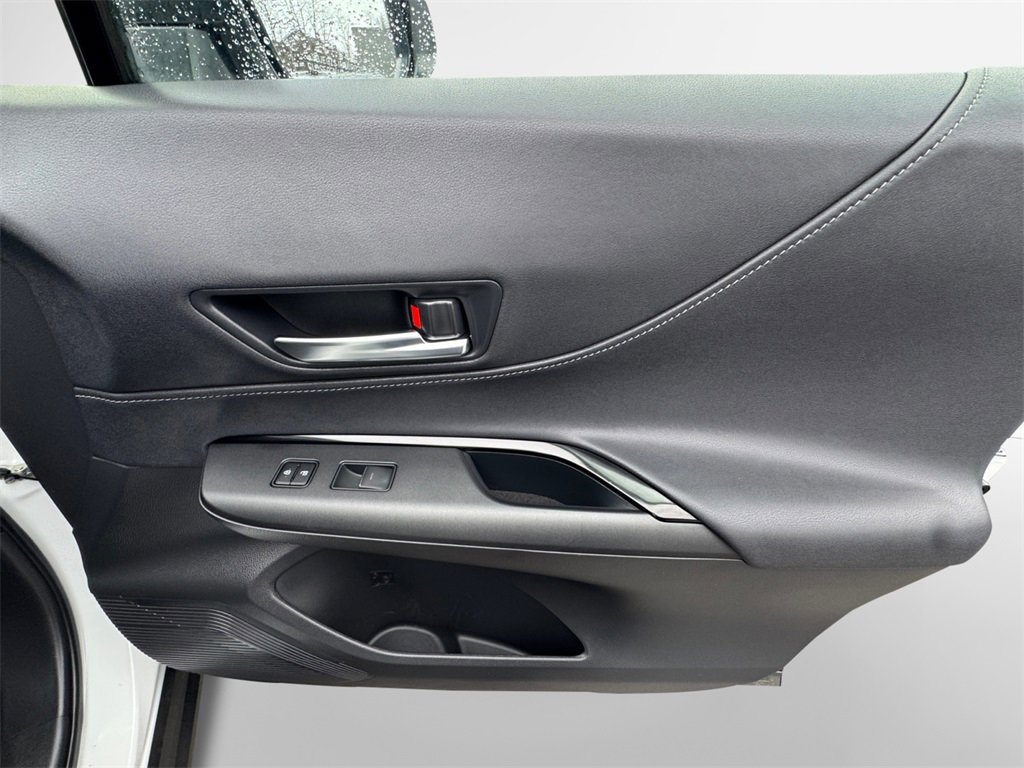 Used 2023 Toyota Venza LE image 30