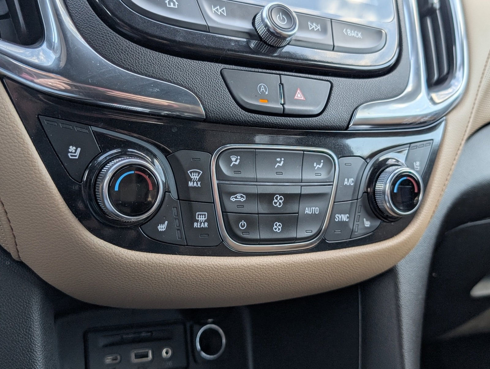 Used 2024 Chevrolet Equinox Premier image 12