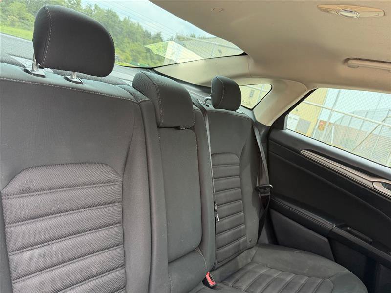 Used 2017 Ford Fusion SE FWD image 13