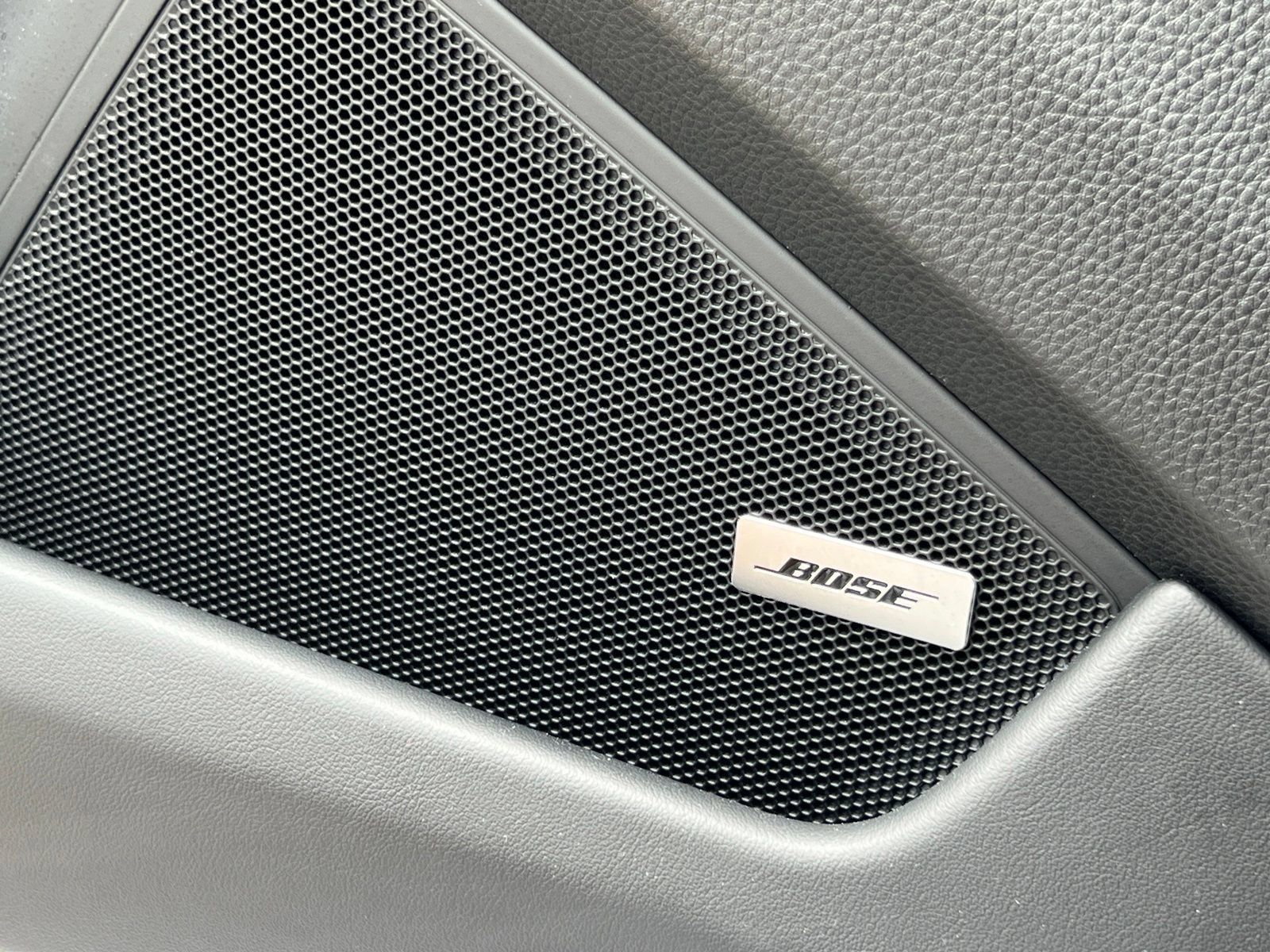 Certified 2025 Porsche 911 Carrera RWD image 31
