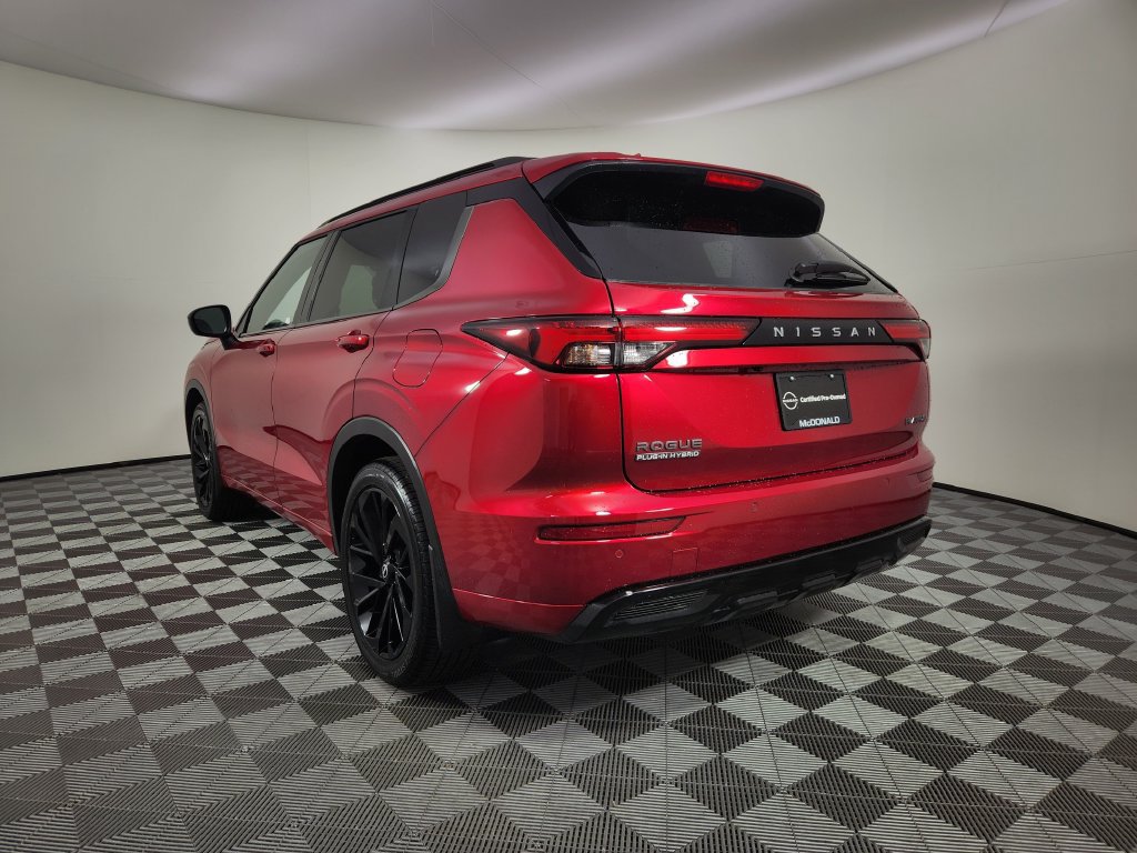Used 2026 Nissan Rogue Platinum w/ Family Package AWD/4WD image 3