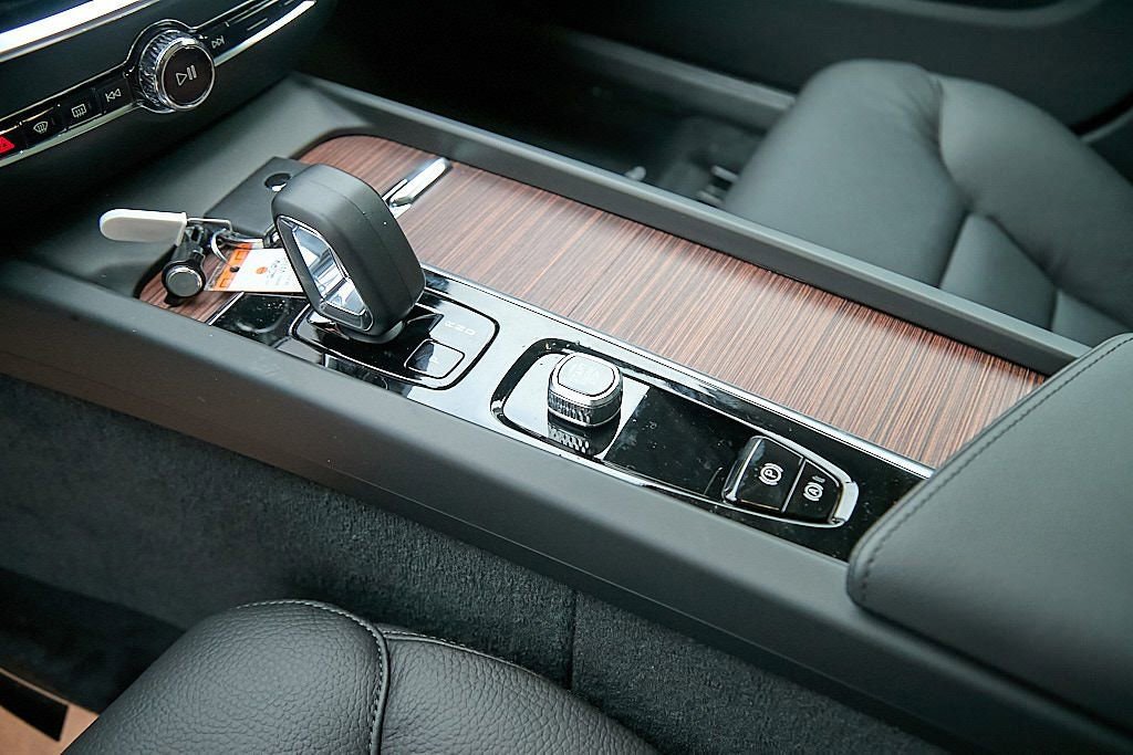 New 2026 Volvo V60 B5 Cross Country Plus w/ Climate Package image 17