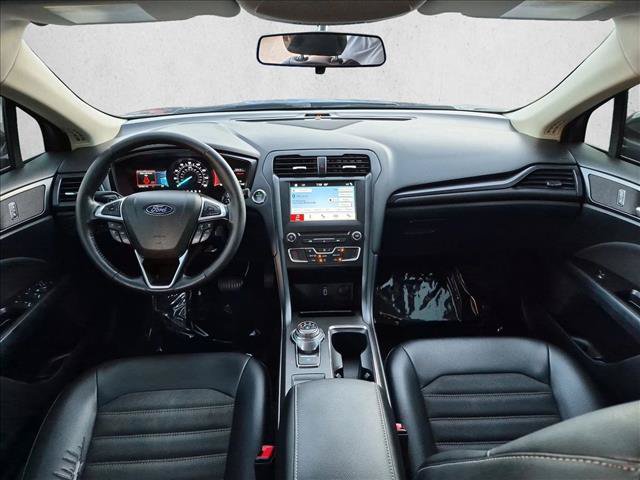 Used 2018 Ford Fusion SE w/ Equipment Group 201A FWD image 16