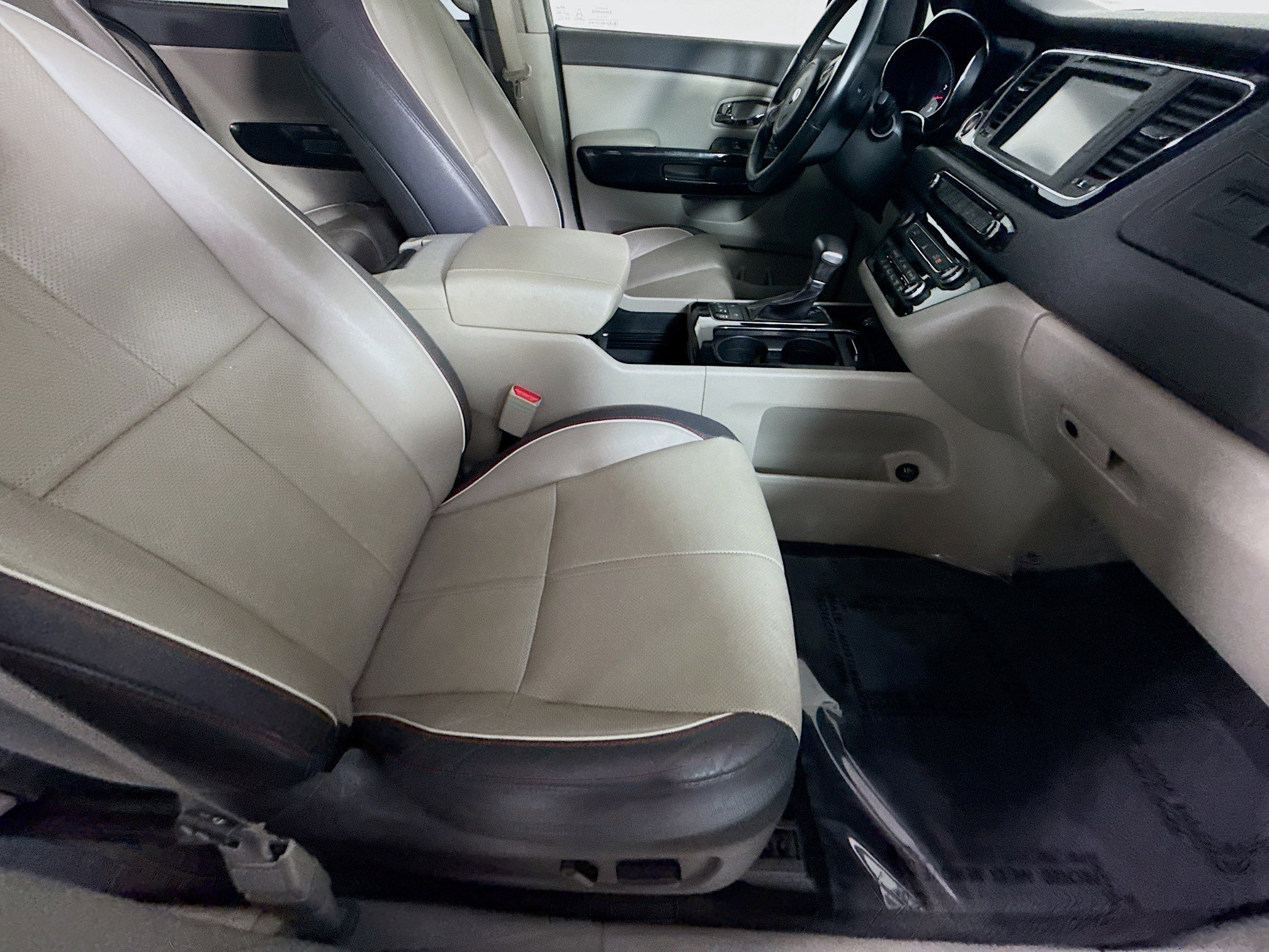 Used 2018 Kia Sedona SX image 27