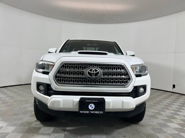 Used 2017 Toyota Tacoma TRD Sport w/ Tow Package (A/T) image 2