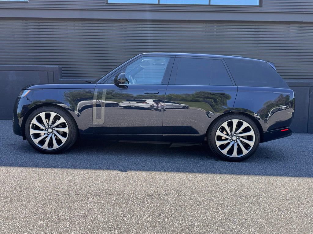 Used 2023 Land Rover Range Rover SE AWD/4WD image 2