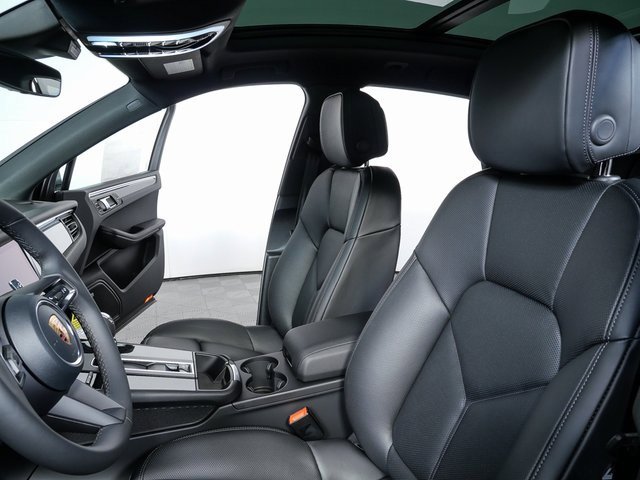 New 2026 Porsche Macan image 5