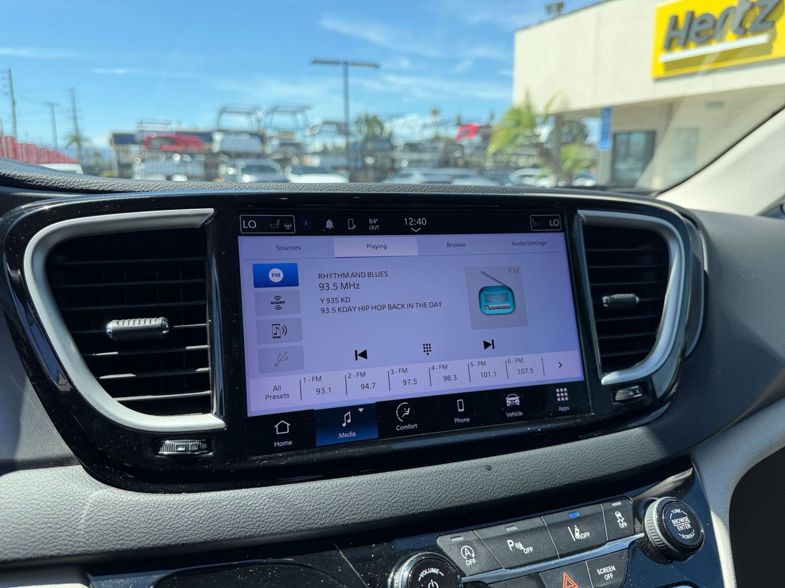 Used 2023 Chrysler Pacifica Touring-L image 20