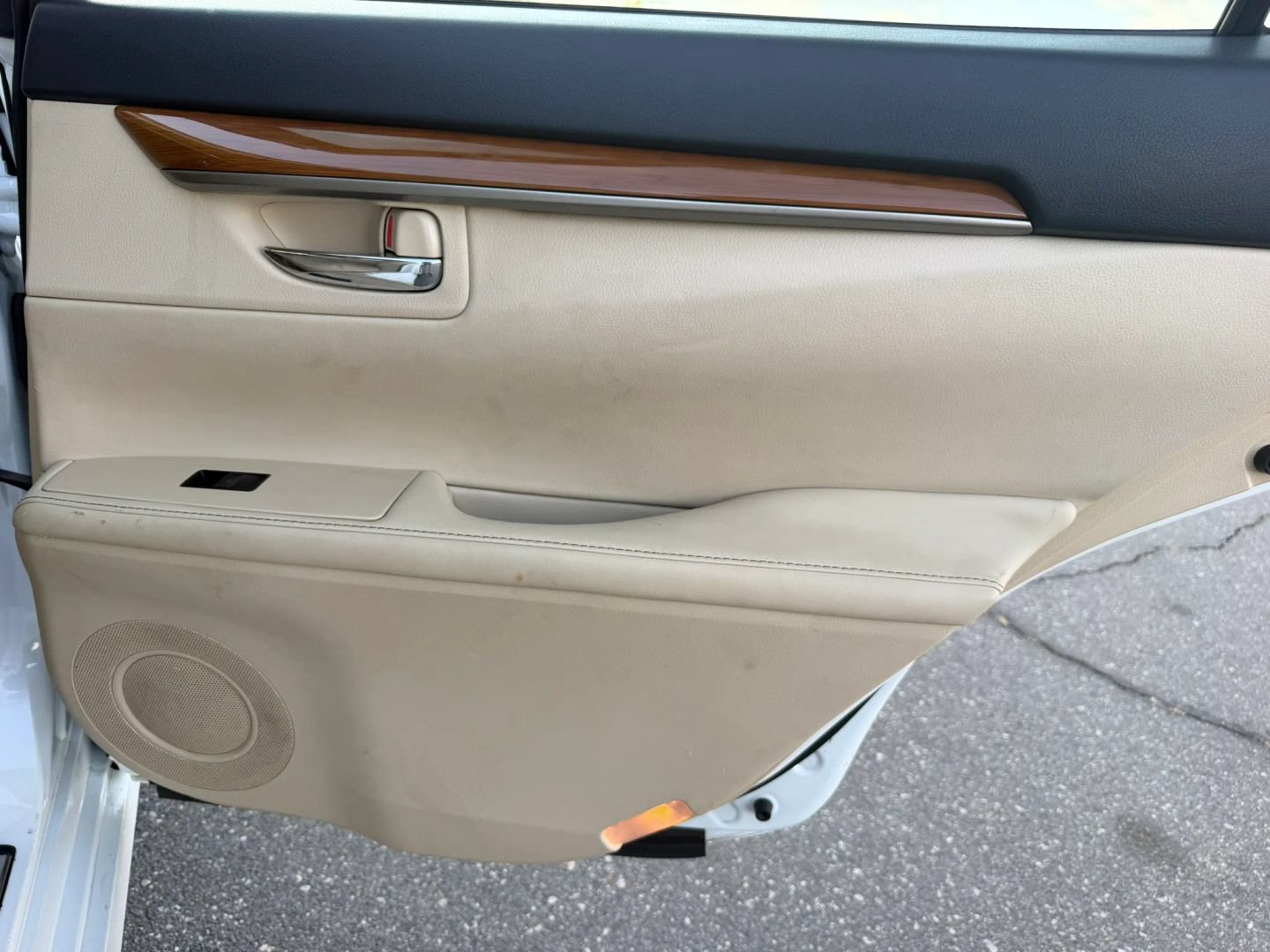 Used 2013 Lexus ES 300h w/ Luxury Pkg FWD image 17