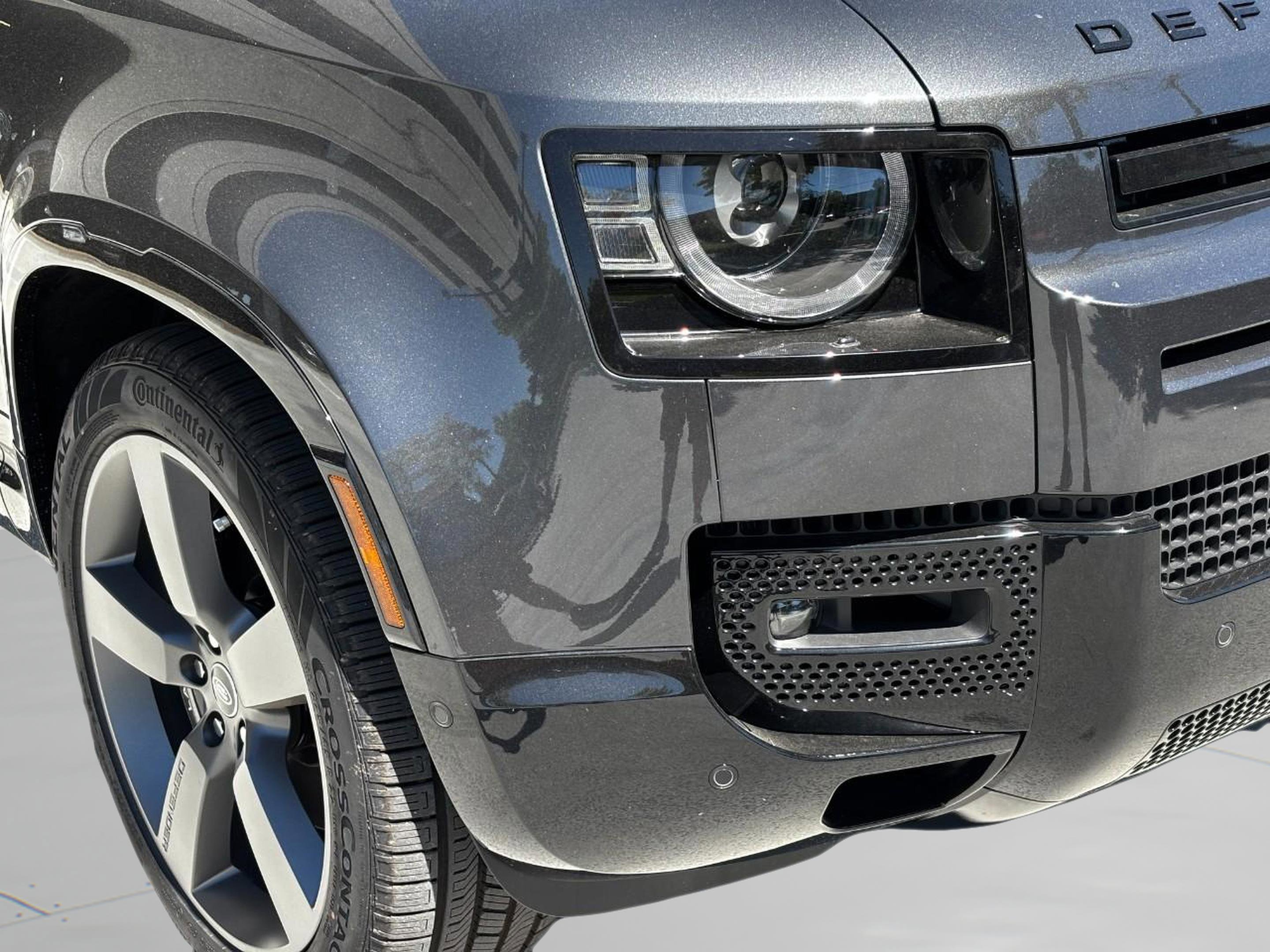 New 2025 Land Rover Defender 110 V8 image 9