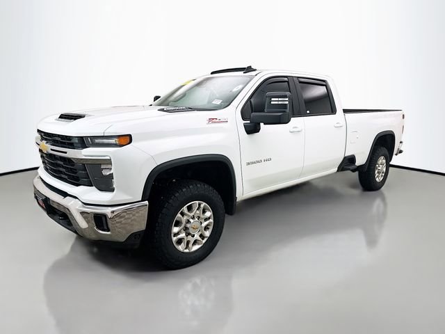 Used 2024 Chevrolet Silverado 3500 LT w/ Convenience Package image 4