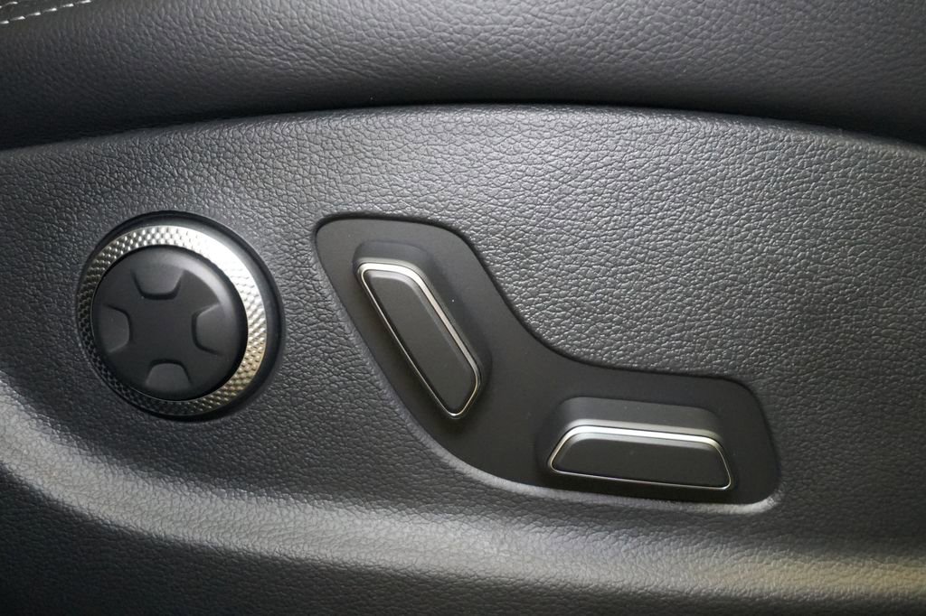 New 2026 Genesis GV70 2.5T Advanced image 33