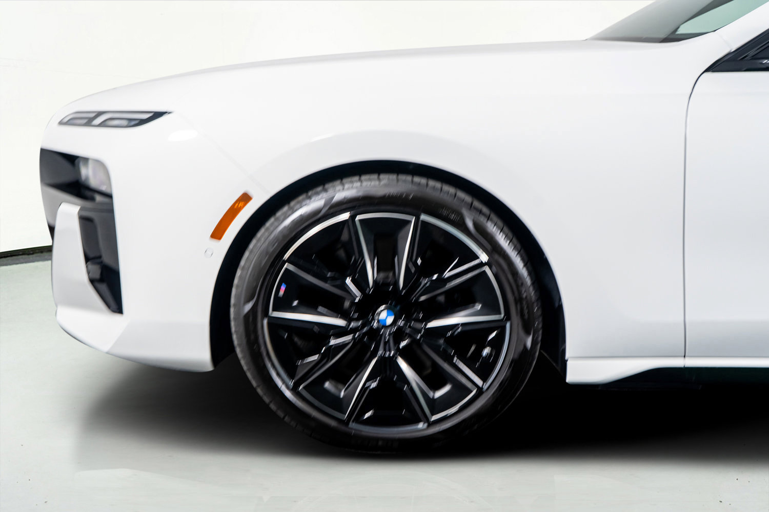 Used 2025 BMW 740i w/ Premium Package RWD image 18