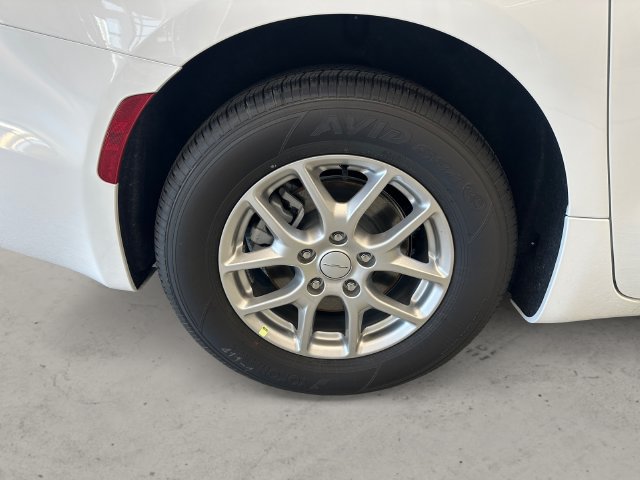New 2027 Chrysler Pacifica LX FWD image 14