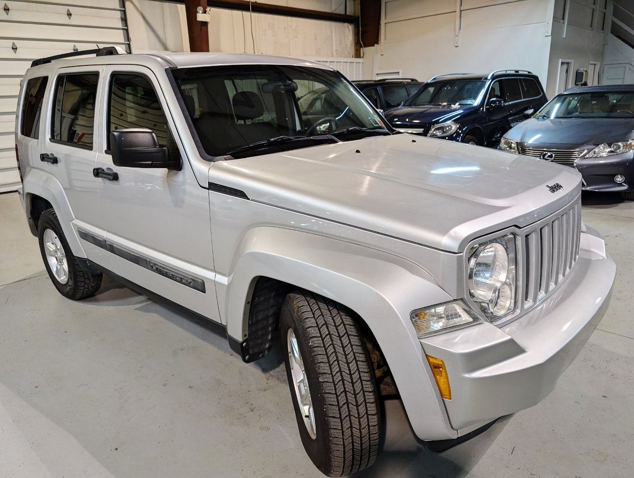 Used 2010 Jeep Liberty Sport w/ Popular Equipment Group AWD/4WD image 9