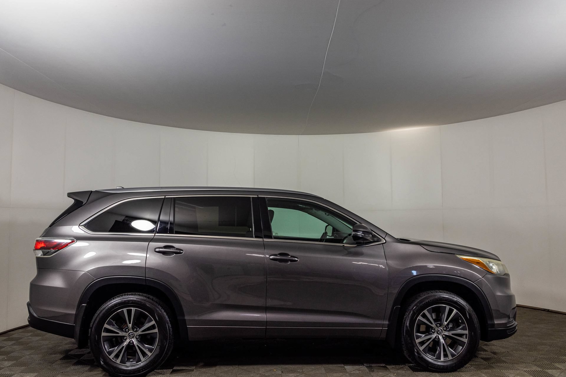 Used 2016 Toyota Highlander XLE AWD/4WD image 15