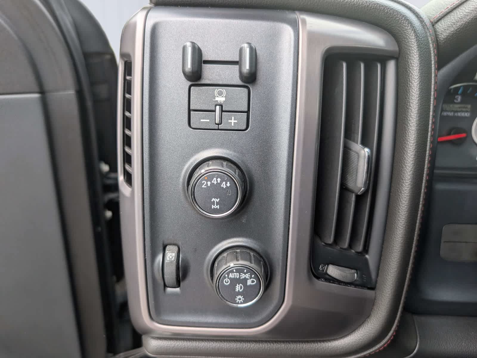 Used 2018 GMC Sierra 2500 SLT w/ All Terrain HD Package AWD/4WD image 22