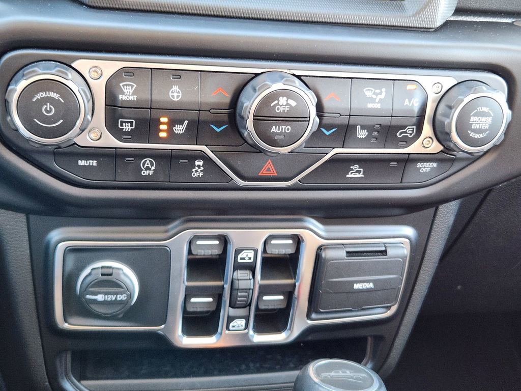 Used 2022 Jeep Gladiator Overland w/ Popular Equipment Package AWD/4WD image 19