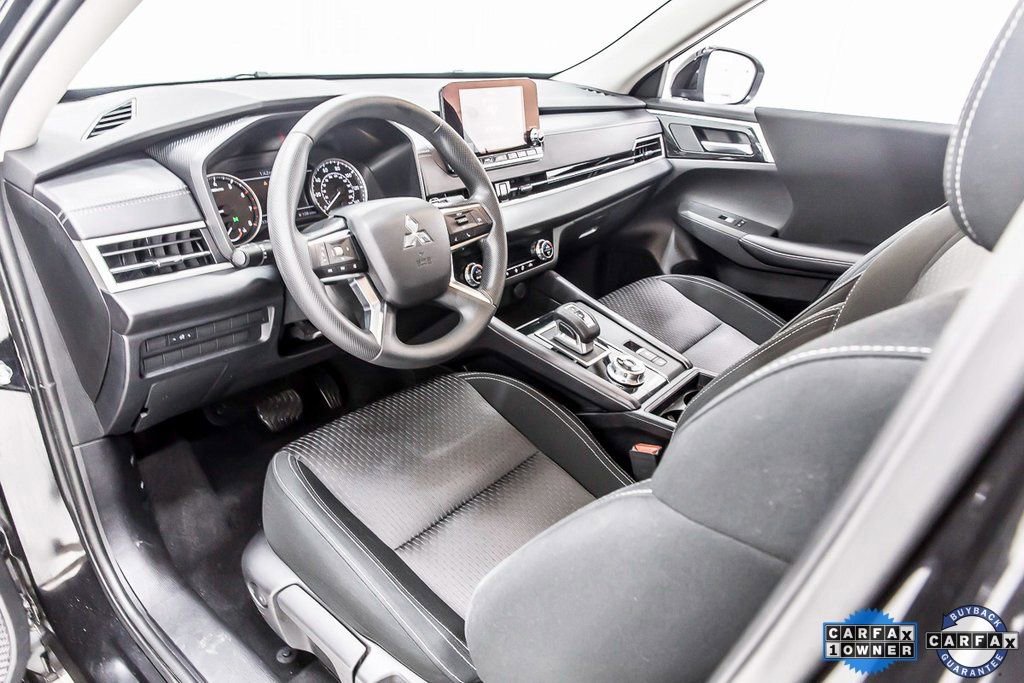 Used 2024 Mitsubishi Outlander ES image 25