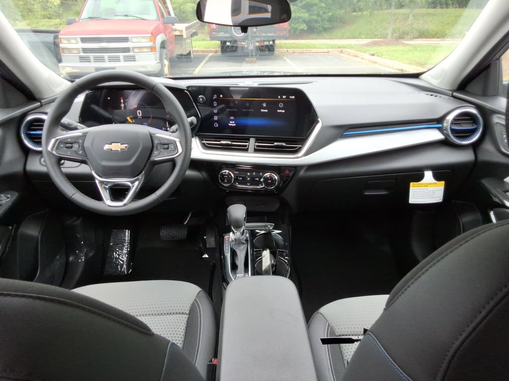 New 2026 Chevrolet Trax LT w/ Driver Confidence Package FWD image 18
