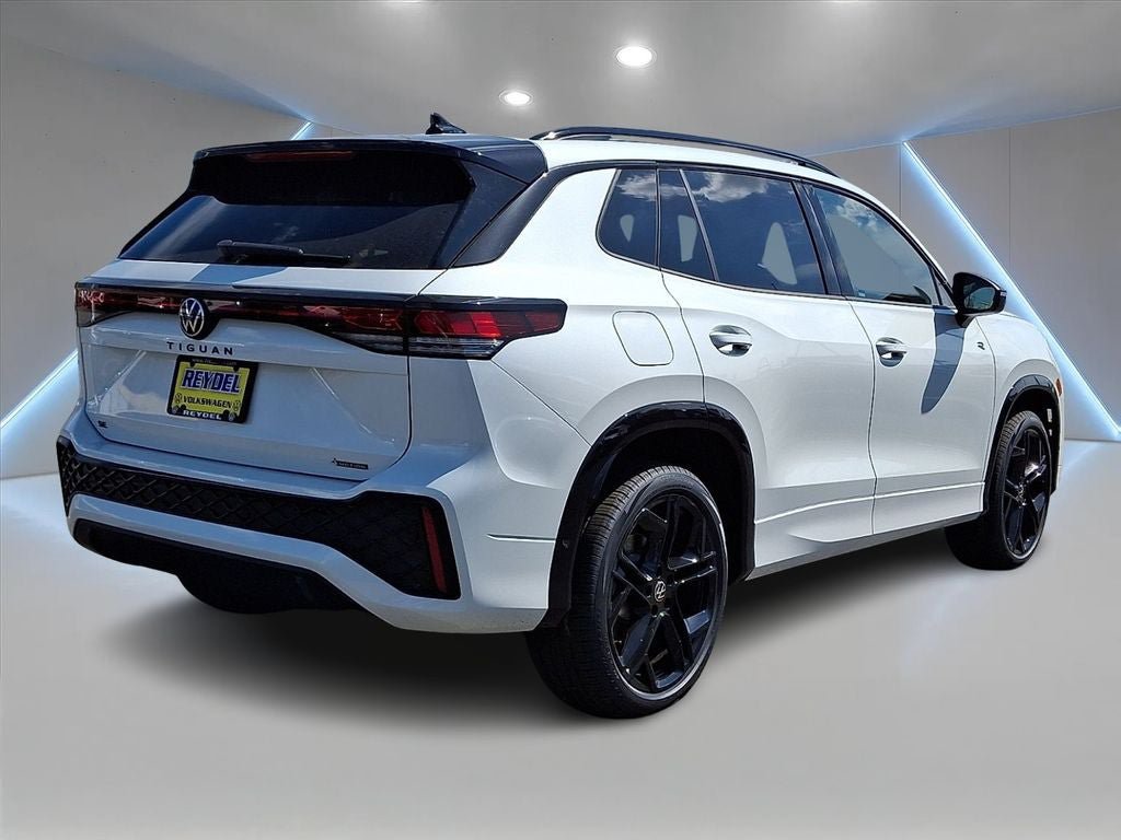 New 2026 Volkswagen Tiguan SE R-Line AWD/4WD image 4