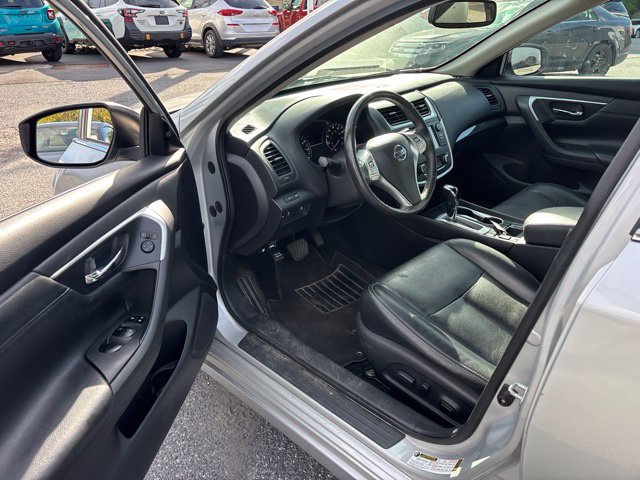 Used 2017 Nissan Altima 2.5 SL w/ 2.5 Technology Package FWD image 11