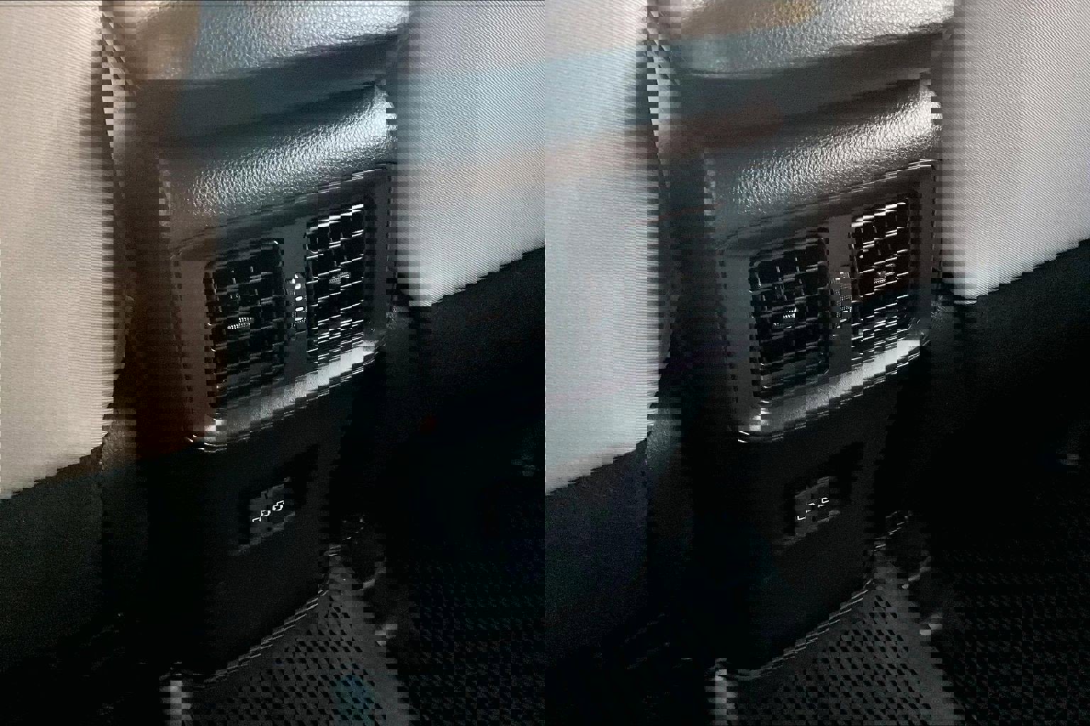 Used 2025 Toyota RAV4 XLE image 32