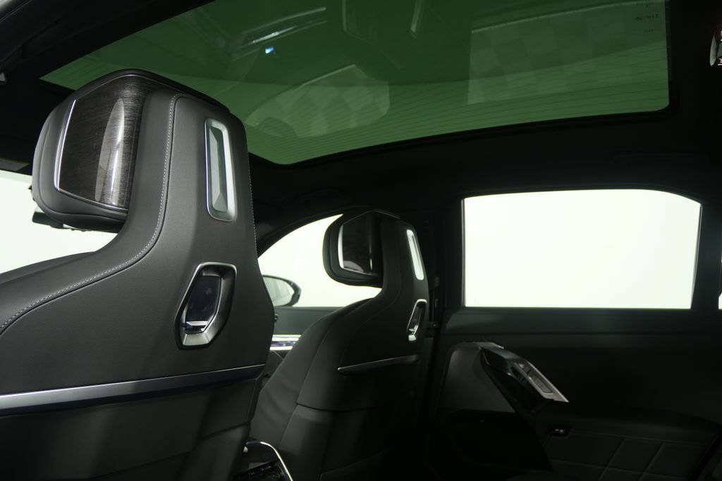 Used 2026 BMW i7 eDrive50 w/ M Sport Package RWD image 17