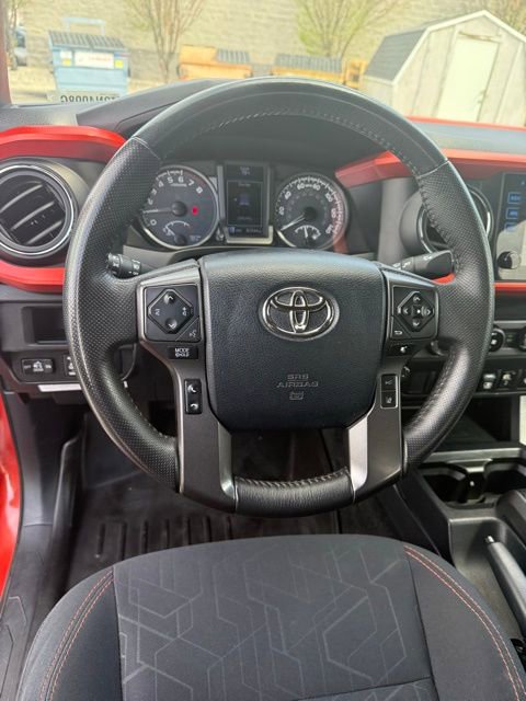 Used 2018 Toyota Tacoma TRD Off-Road image 17