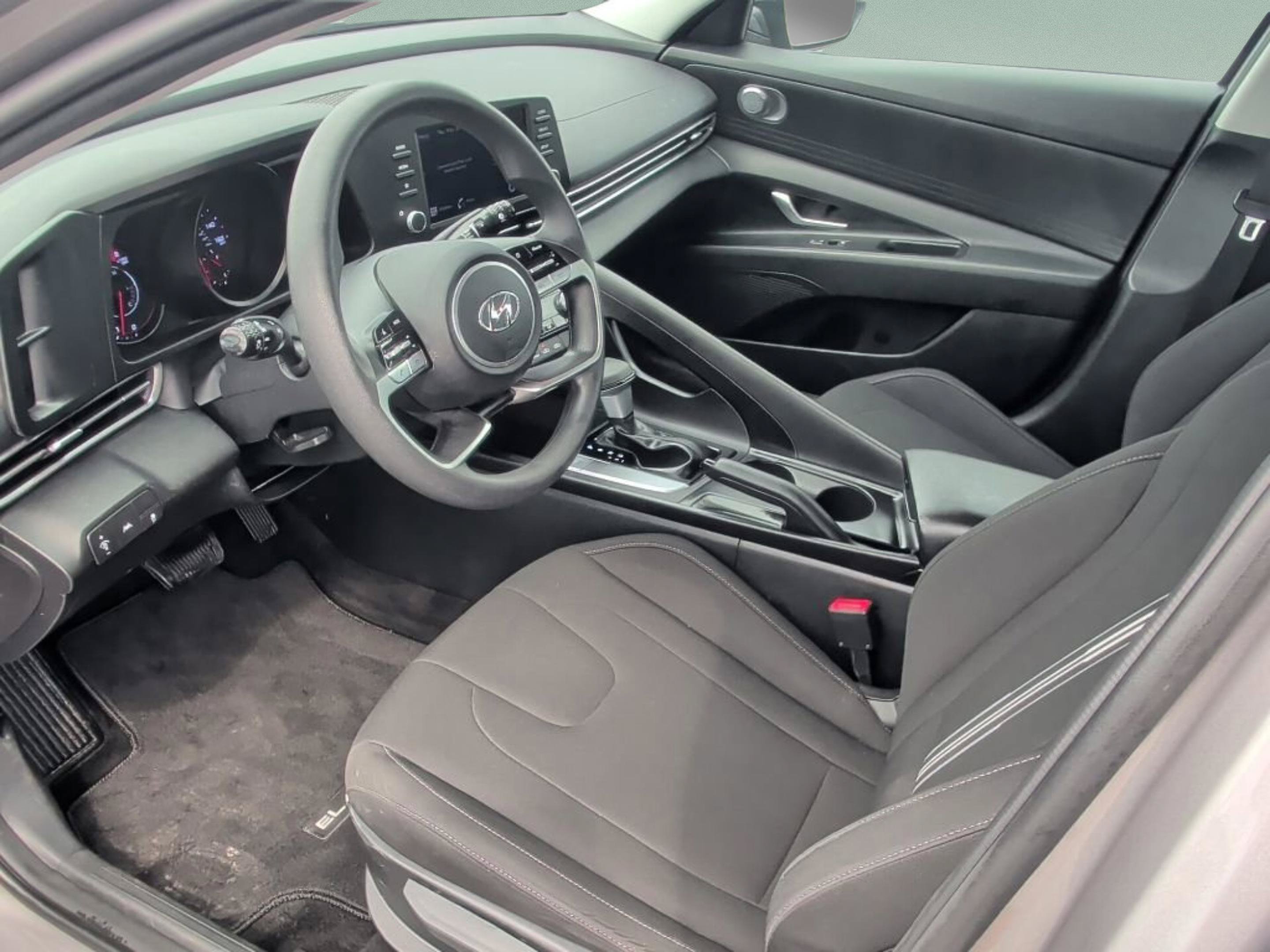 Used 2023 Hyundai Elantra SEL w/ Preferred Accessory Package FWD image 29