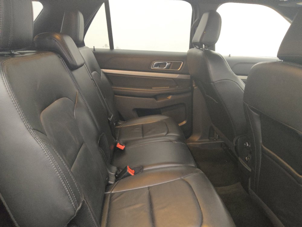 Used 2018 Ford Explorer XLT w/ Equipment Group 202A FWD image 19