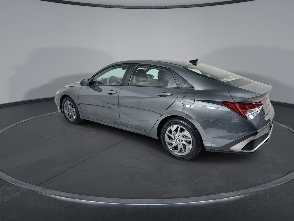 Used 2026 Hyundai Elantra Hybrid FWD image 6