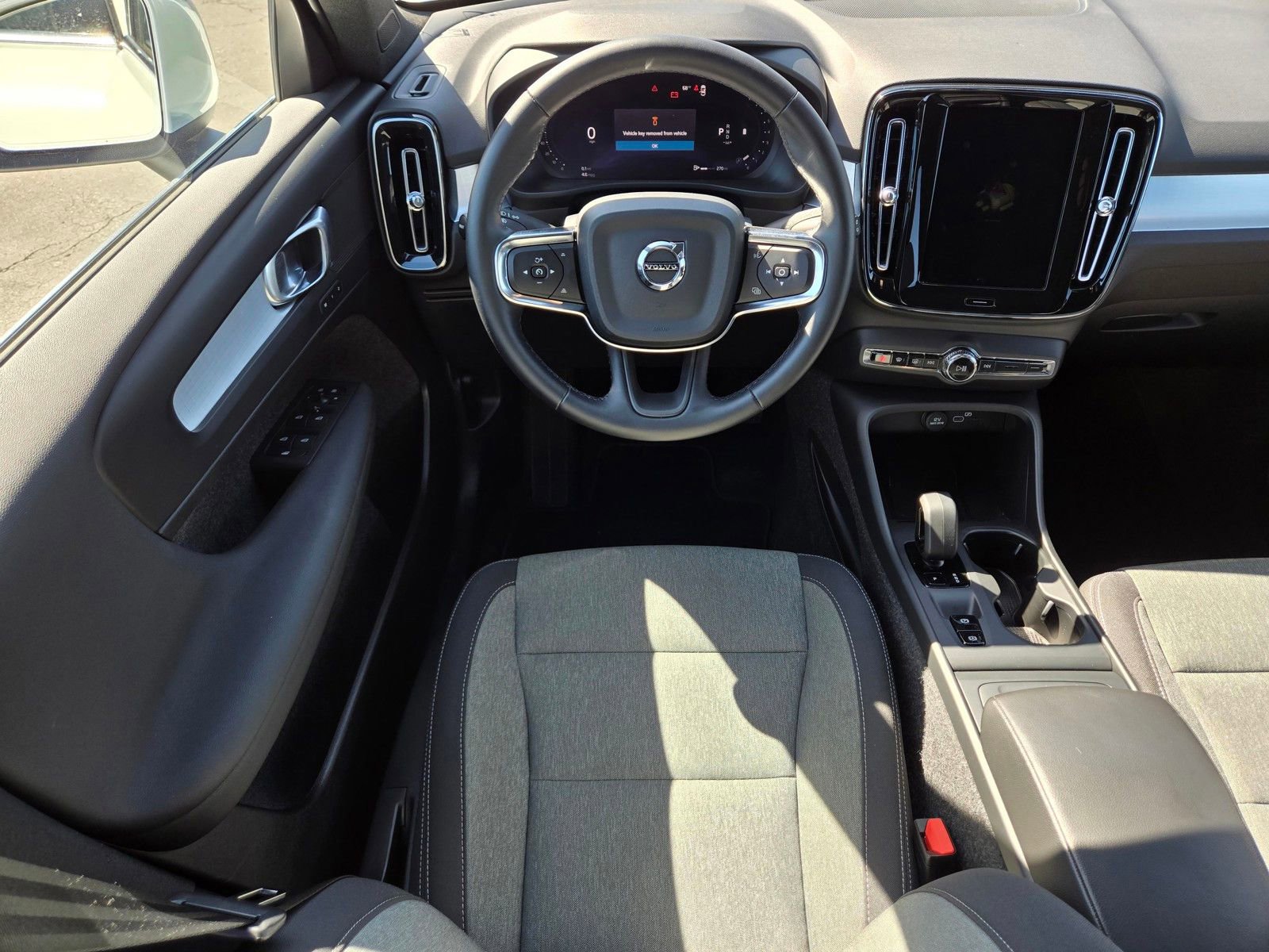 Certified 2025 Volvo XC40 B5 Core image 11