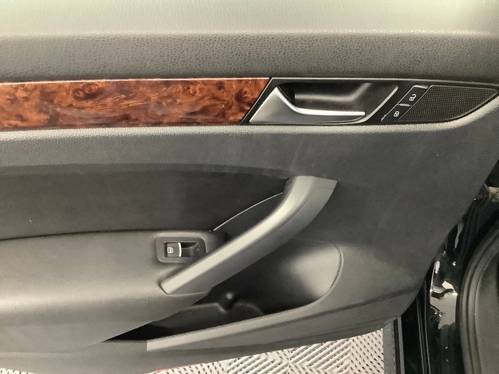 Used 2013 Volkswagen Passat TDI SEL Premium FWD image 5