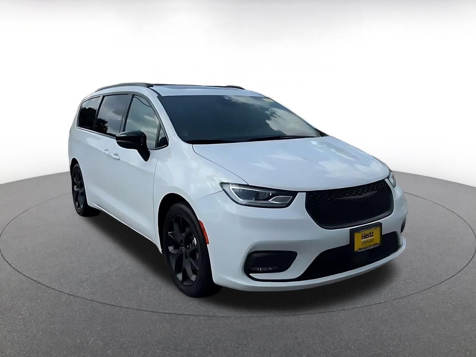 Used 2025 Chrysler Pacifica Limited FWD image 3